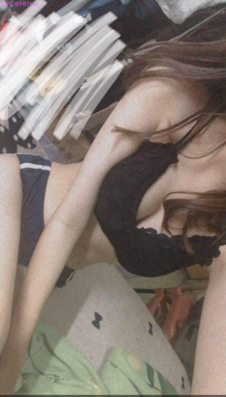 Gái ngon lồn múp chịch nhau cùng nhân viên massage cặc khủng