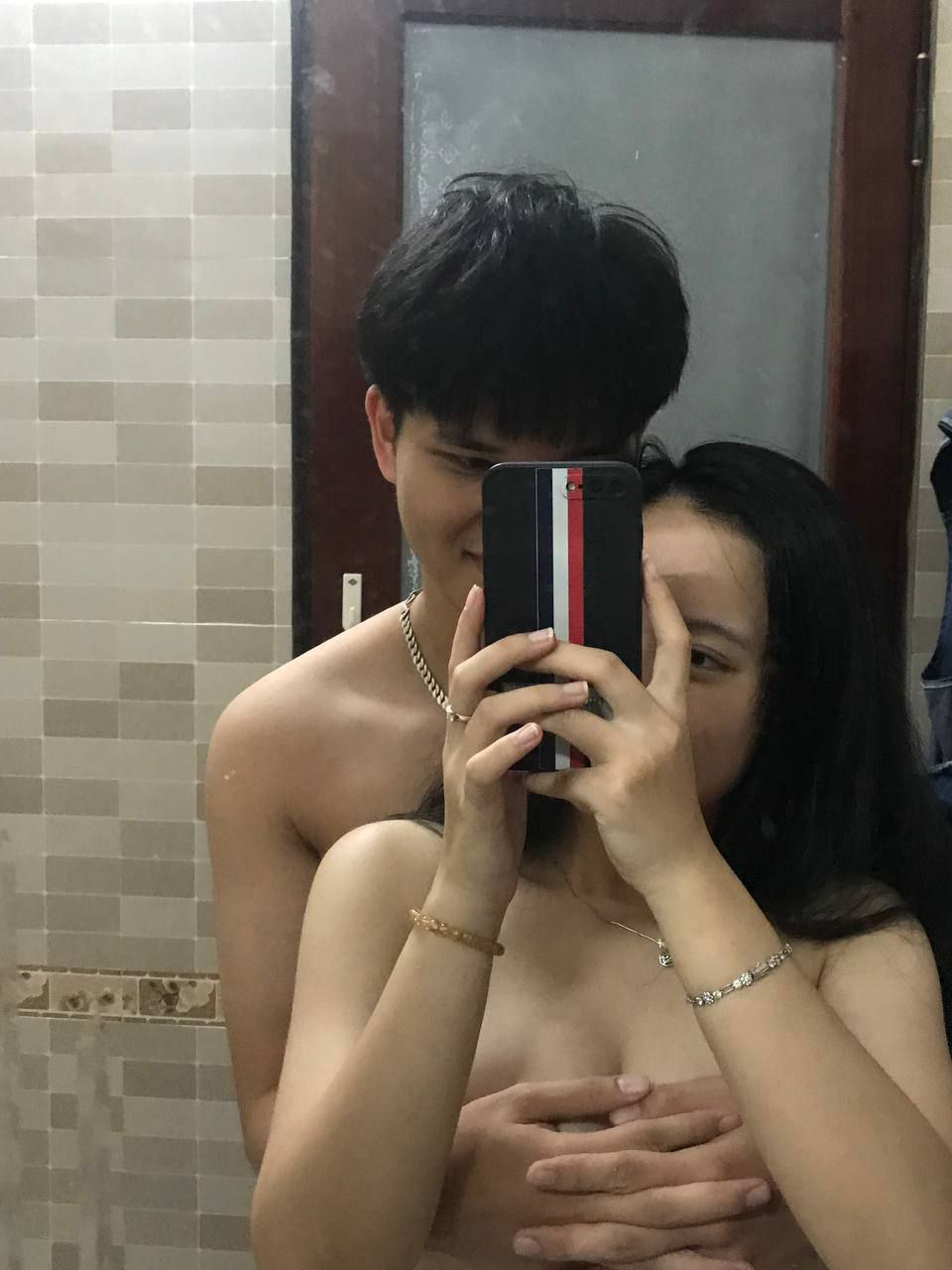 2022-4-27 [Trao đổi vợ cực độ] Người mới đến hẹn hò 4P với một cặp đôi trẻ, trao đổi và quan hệ tình dục và bắt đầu ngay lập tức, dang chân ra và đi vào